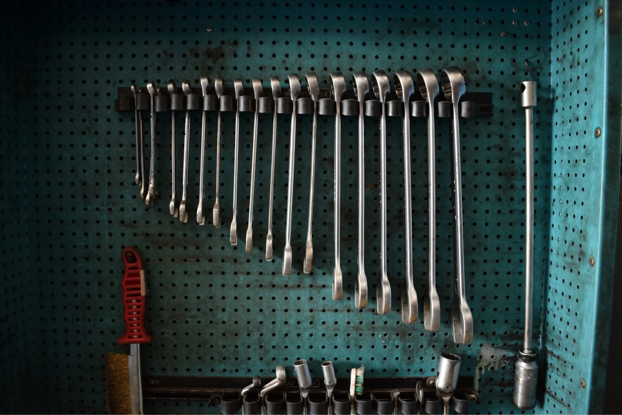 10 essential tools that every handyman should have